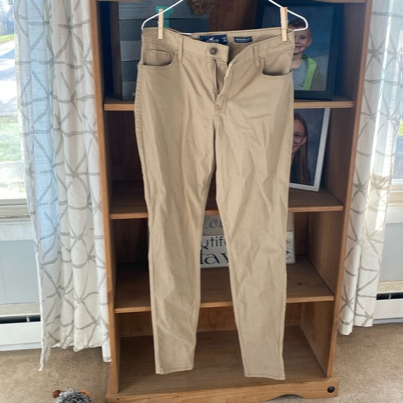 Hollister Jeans - Picture 1 of 2